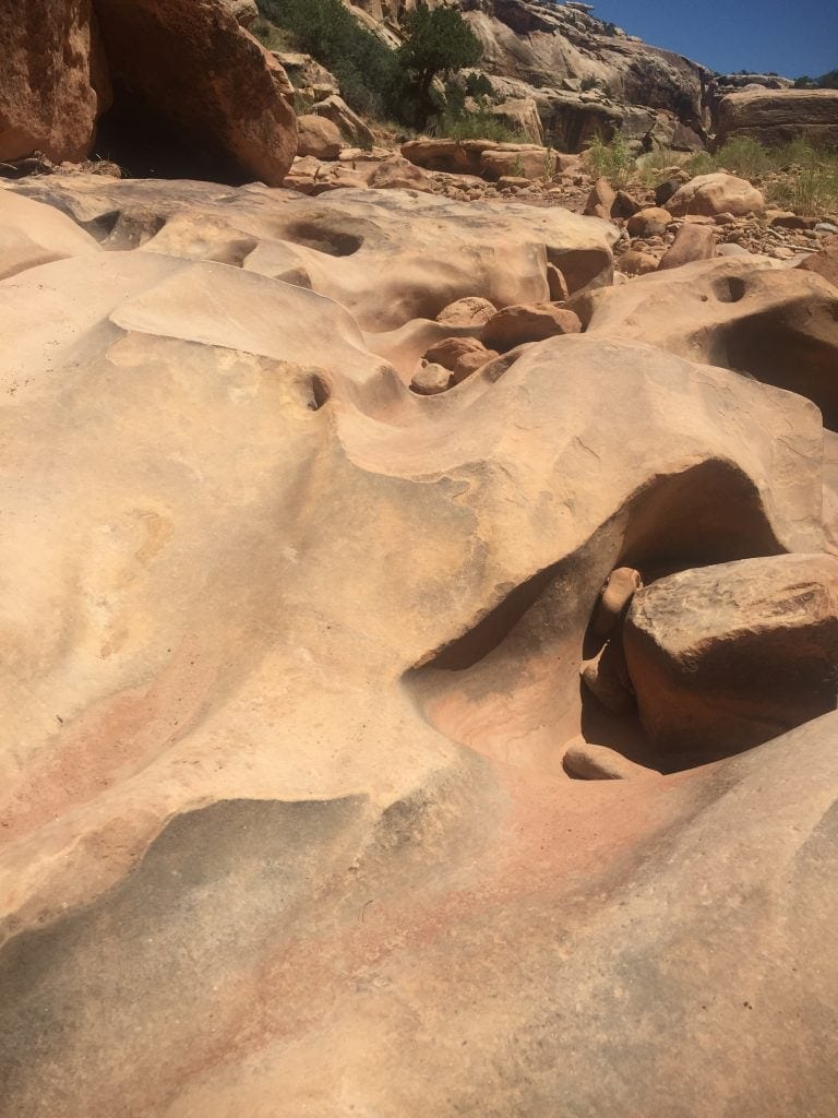 Sandstone formations on the way to Fry Canyon