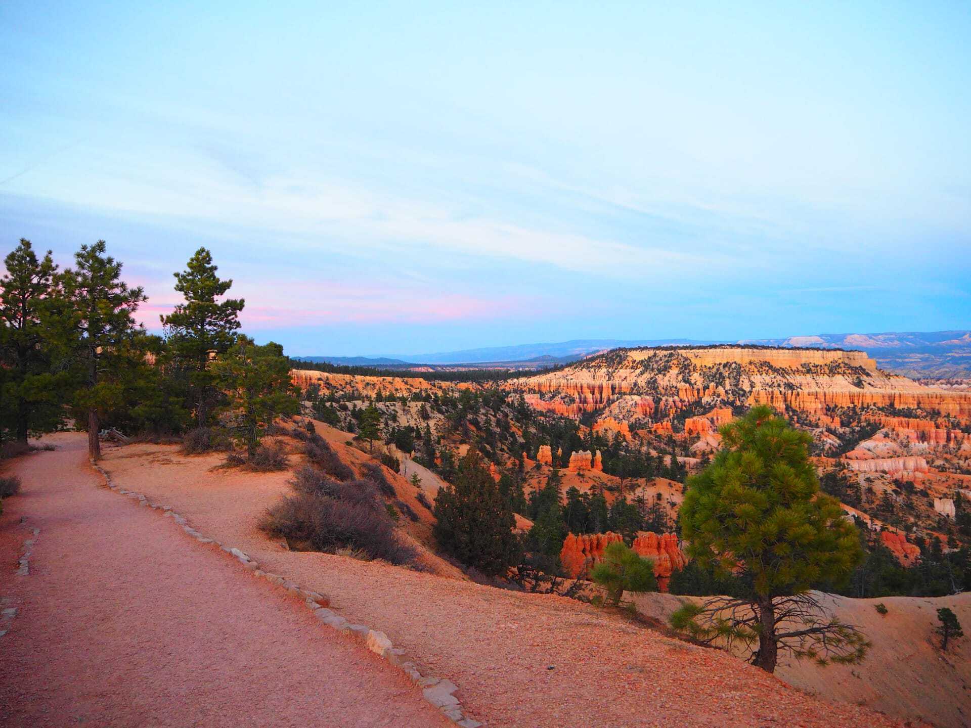 Bryce Canyon glowing as the sun sets for the evening
