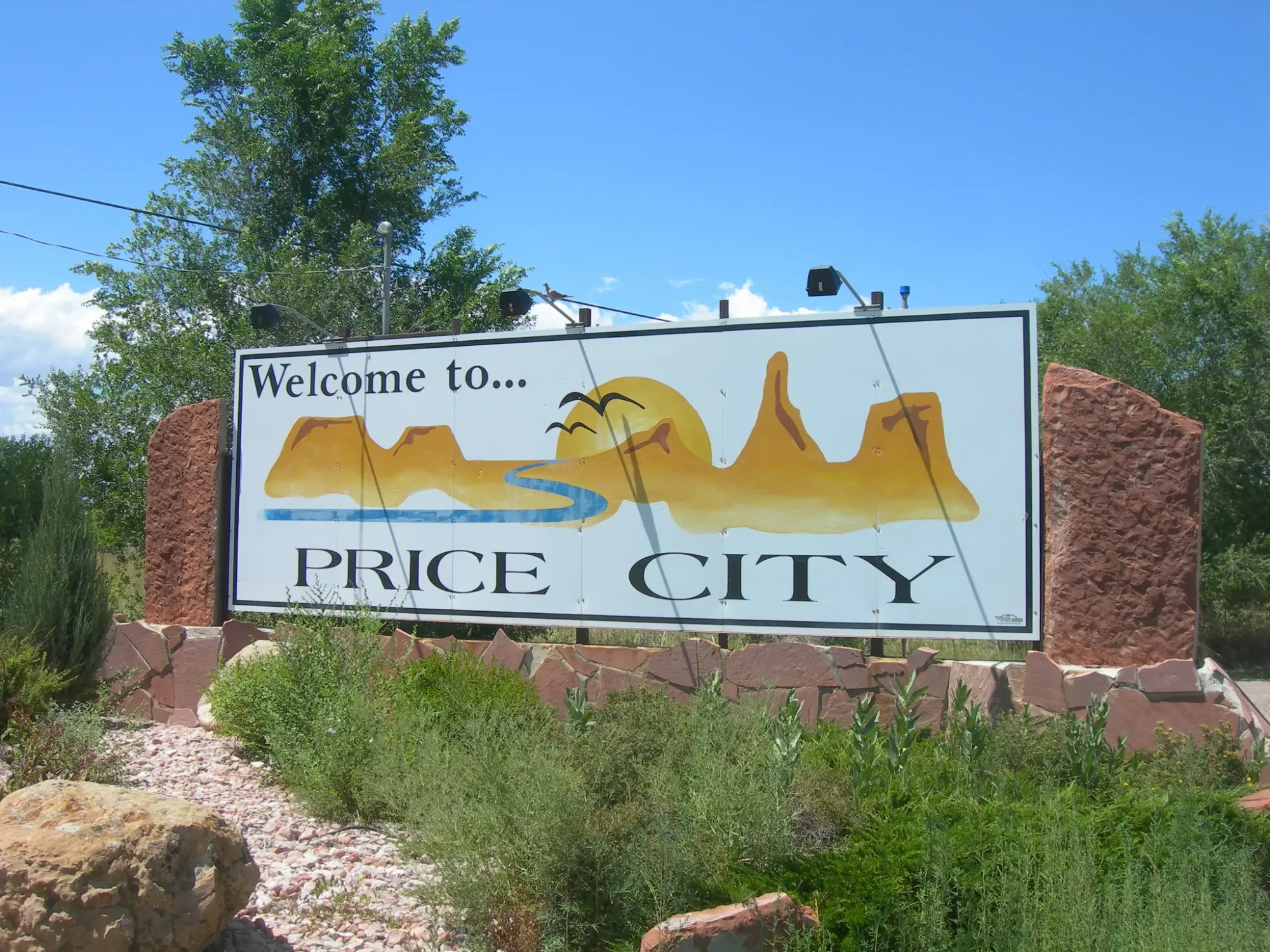 The welcome sign for the city of Price, UT (source: Jimmy Emerson, DVM)