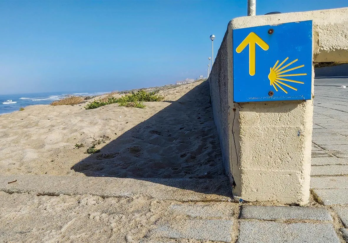 Directional sign for the Camino Portuguese Coastal route (Source: Macs Adventure)