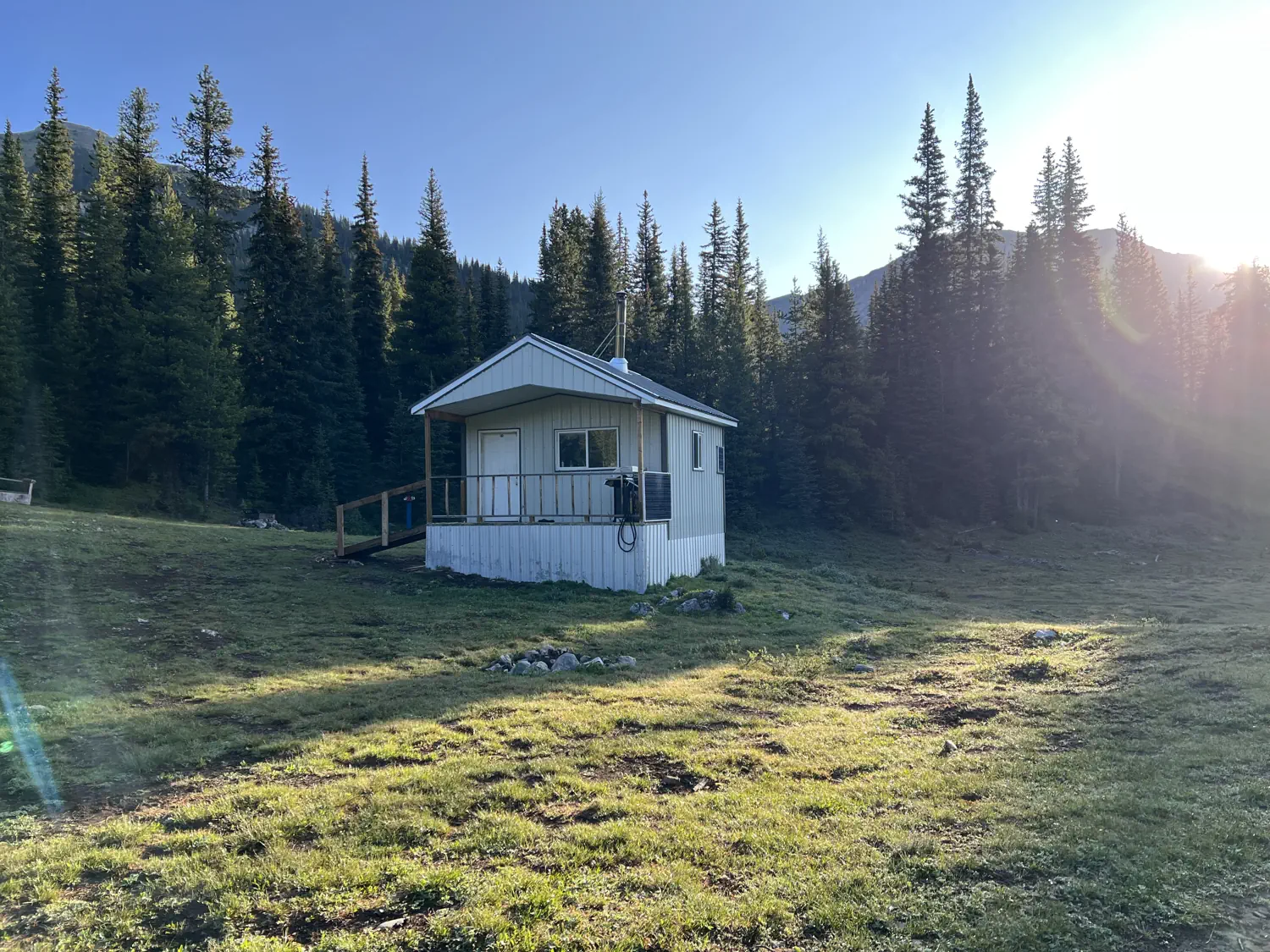 A small, but really nice cabin at the Koko Claims summit
